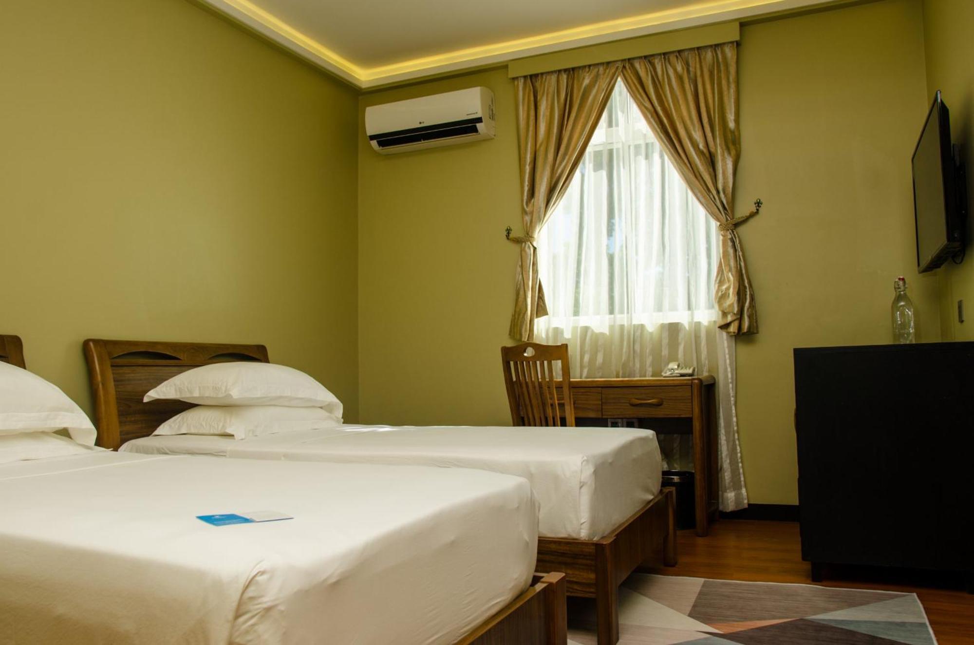 Fuvahmulah Central Hotel ภายนอก รูปภาพ